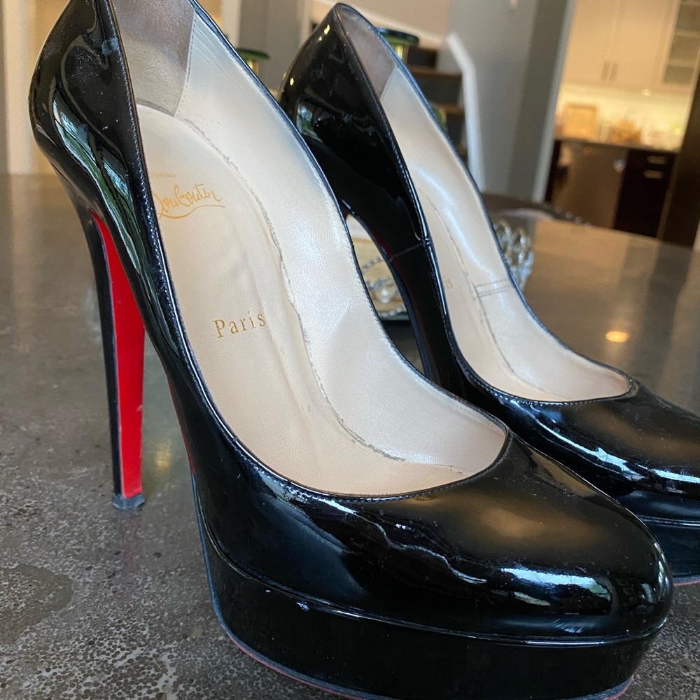 Shoes - Picture 2 of 6